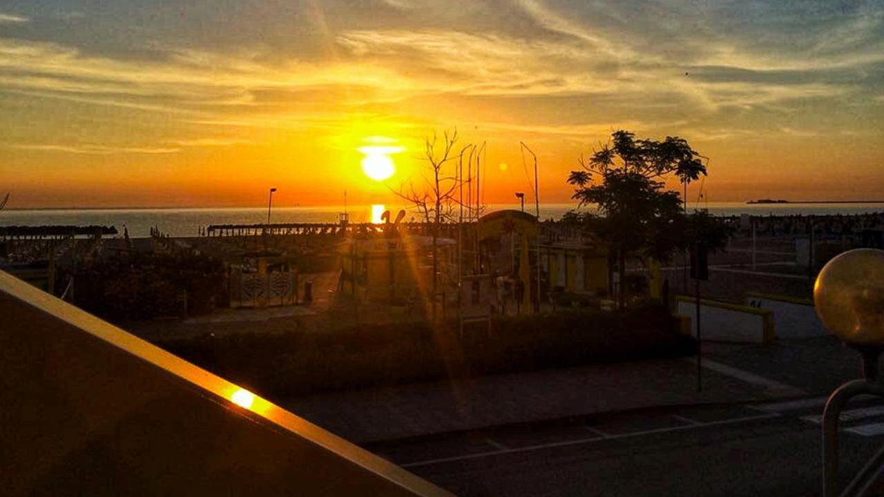 Hotel Tritone Rimini Eksteriør bilde